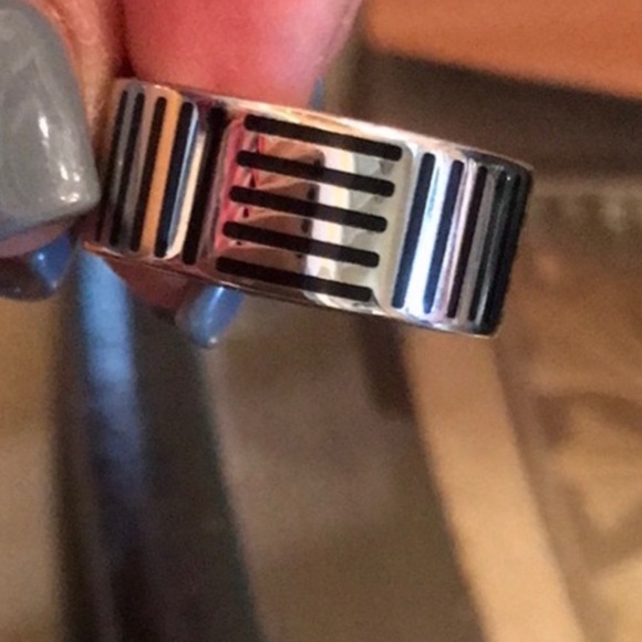 Beautiful Louis Vuitton Unisex Ring Mint Condition - Picture 9 of 13